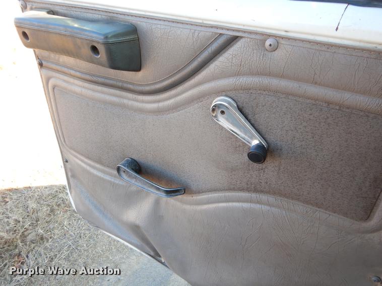 image for item ER9321 1998 International 8100 flatbed truck