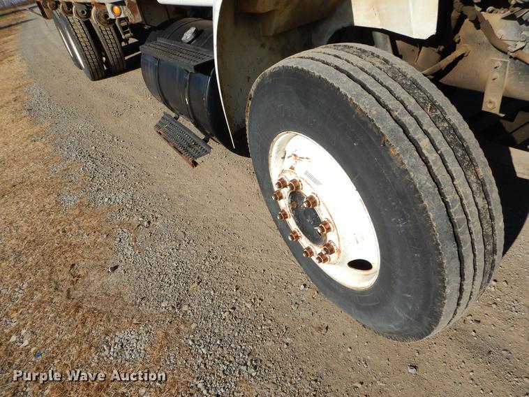 image for item ER9321 1998 International 8100 flatbed truck