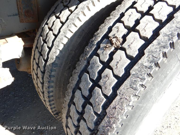 image for item ER9321 1998 International 8100 flatbed truck