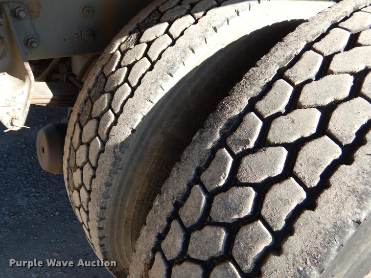 image for item ER9321 1998 International 8100 flatbed truck