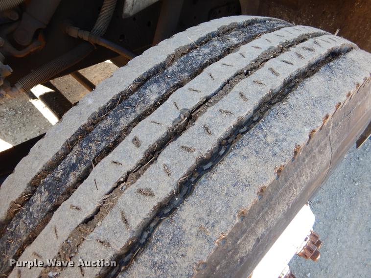 image for item ER9321 1998 International 8100 flatbed truck