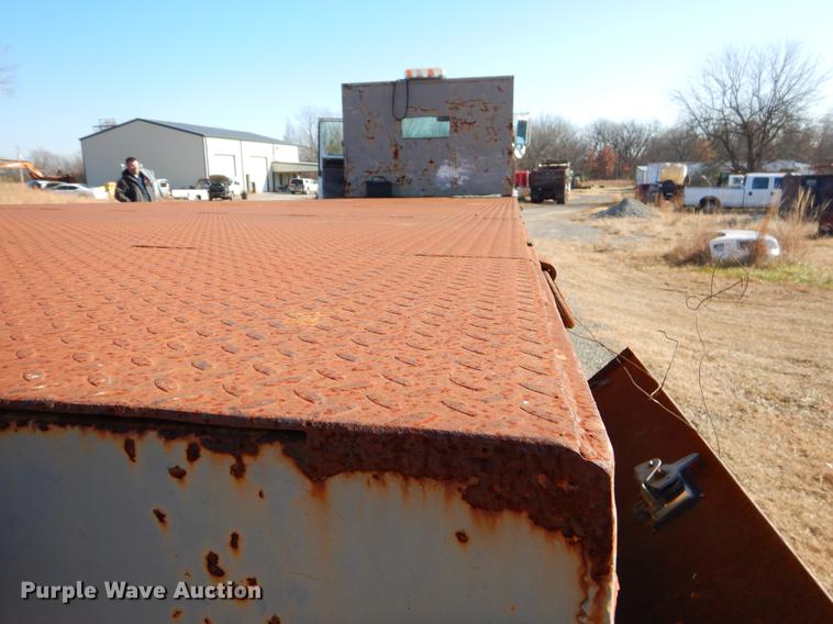 image for item ER9321 1998 International 8100 flatbed truck