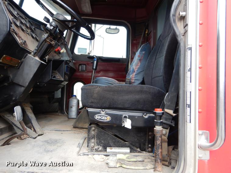 image for item ER9337 1991 Peterbilt 379 dump truck