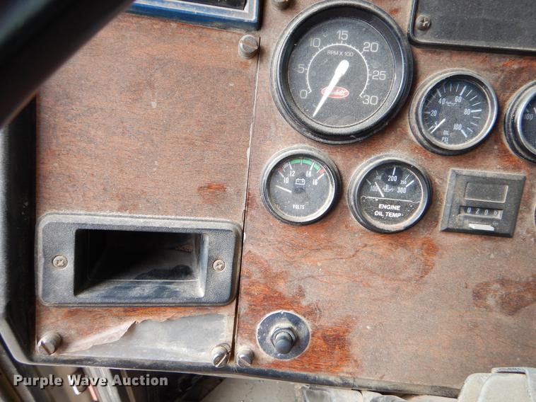 image for item ER9337 1991 Peterbilt 379 dump truck