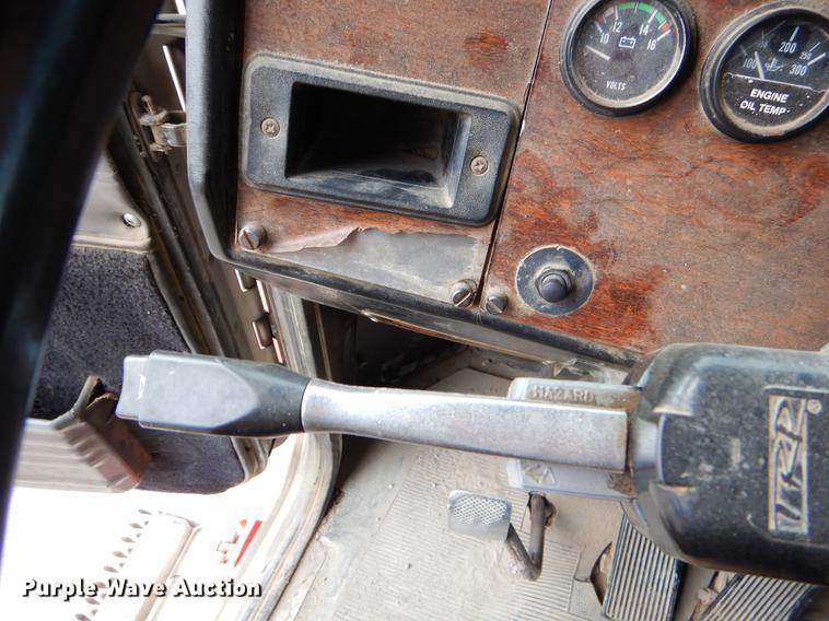 image for item ER9337 1991 Peterbilt 379 dump truck