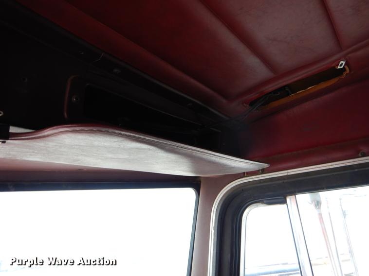 image for item ER9337 1991 Peterbilt 379 dump truck