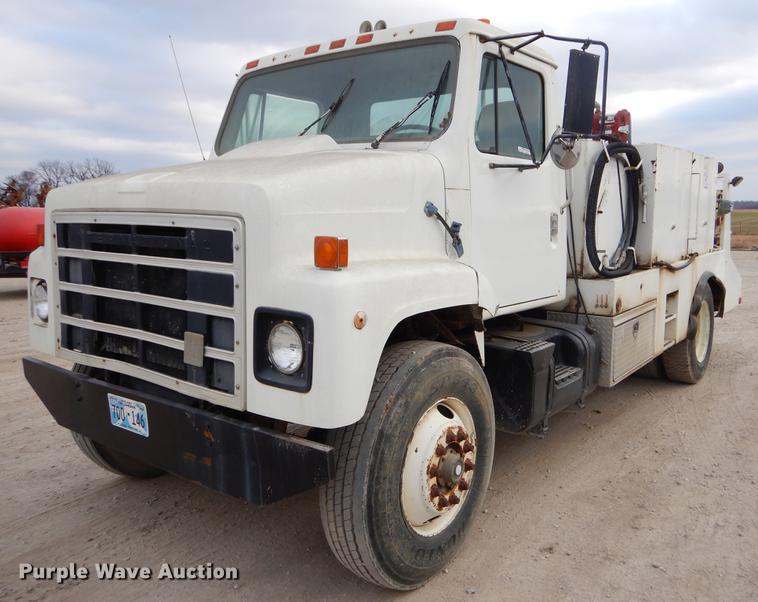 image for item ER9339 1984 International 2374 service truck