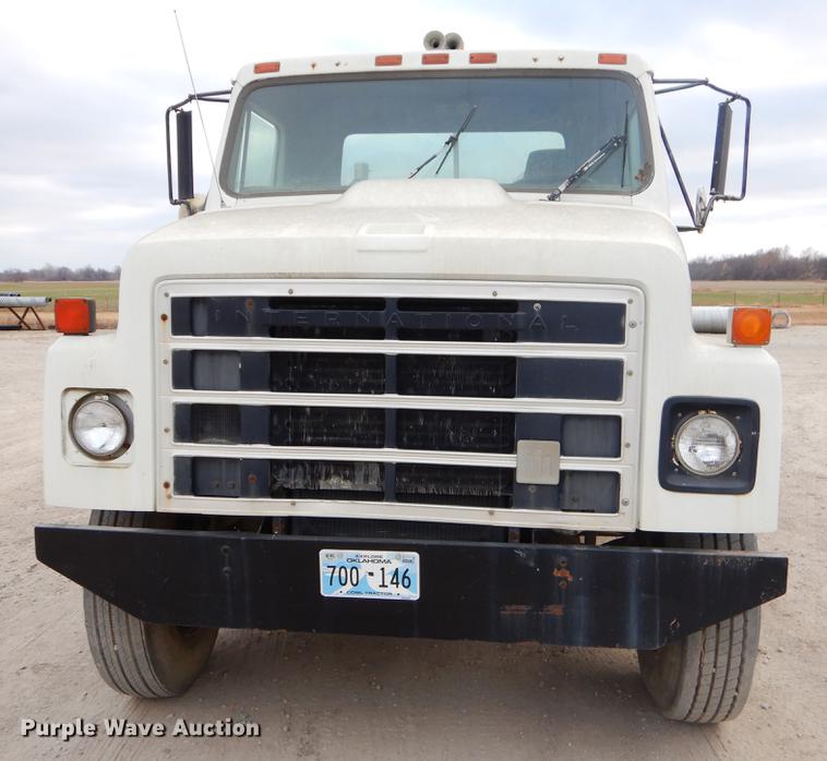 image for item ER9339 1984 International 2374 service truck