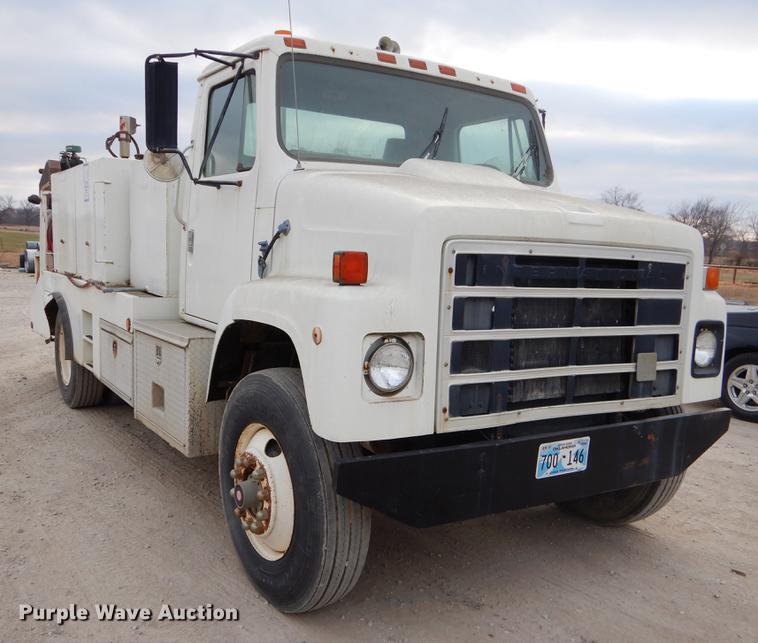 image for item ER9339 1984 International 2374 service truck