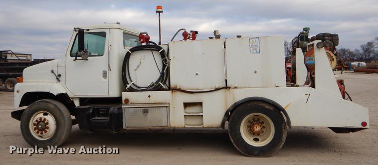 image for item ER9339 1984 International 2374 service truck