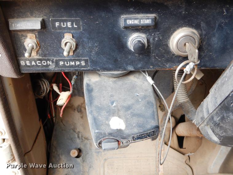 image for item ER9339 1984 International 2374 service truck