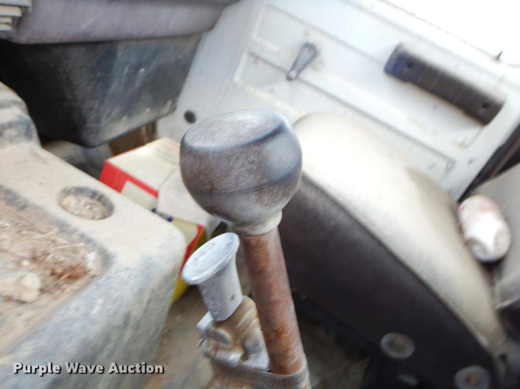 image for item ER9339 1984 International 2374 service truck