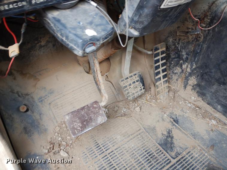 image for item ER9339 1984 International 2374 service truck