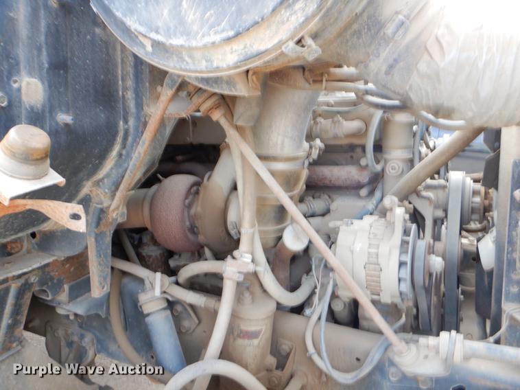 image for item ER9339 1984 International 2374 service truck