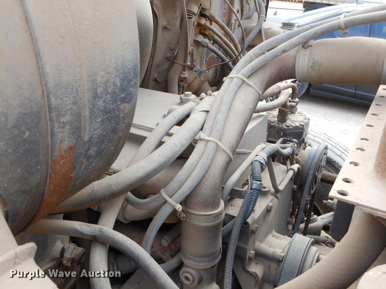 image for item ER9339 1984 International 2374 service truck