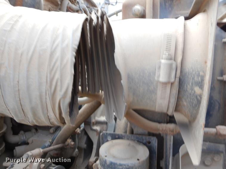 image for item ER9339 1984 International 2374 service truck