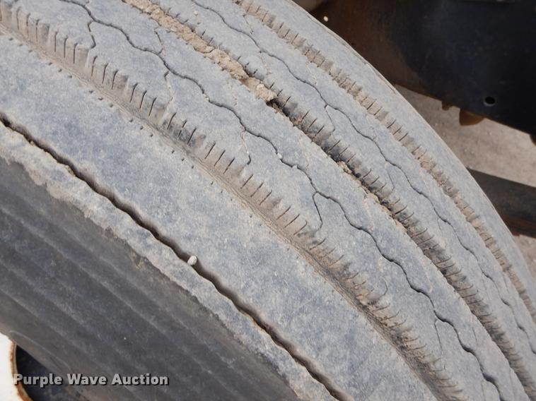 image for item ER9339 1984 International 2374 service truck