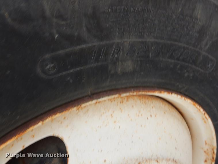 image for item ER9339 1984 International 2374 service truck