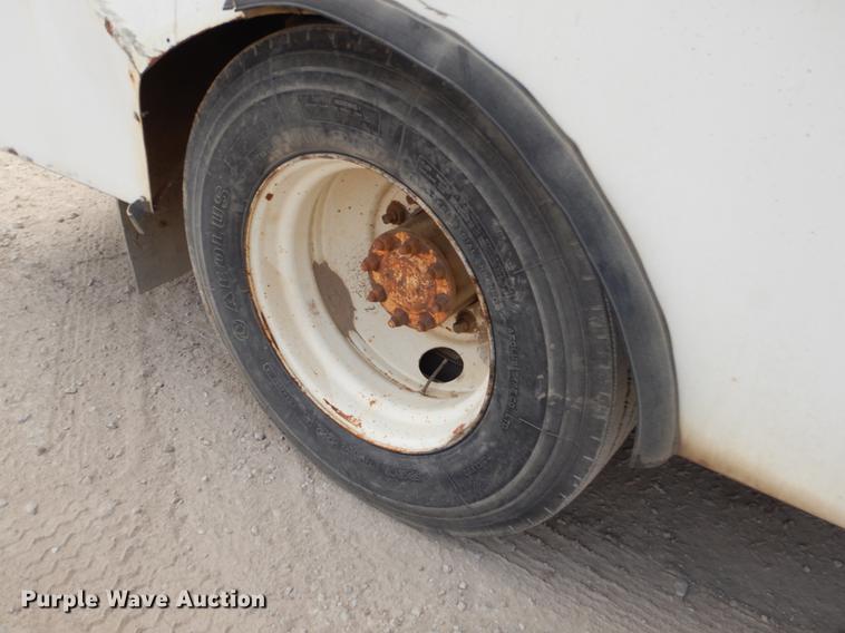 image for item ER9339 1984 International 2374 service truck