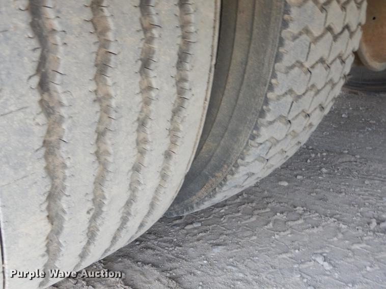 image for item ER9339 1984 International 2374 service truck