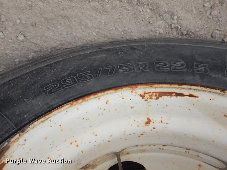 image for item ER9339 1984 International 2374 service truck