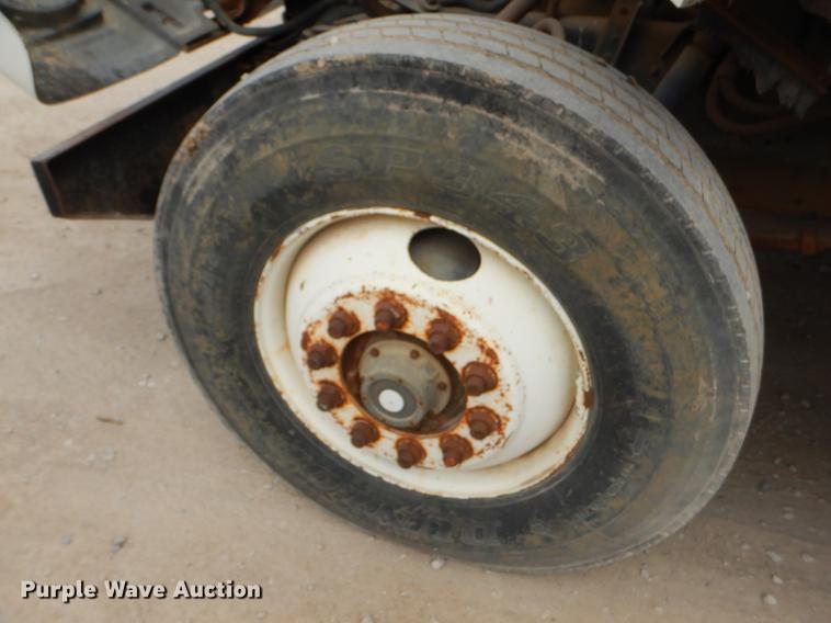 image for item ER9339 1984 International 2374 service truck