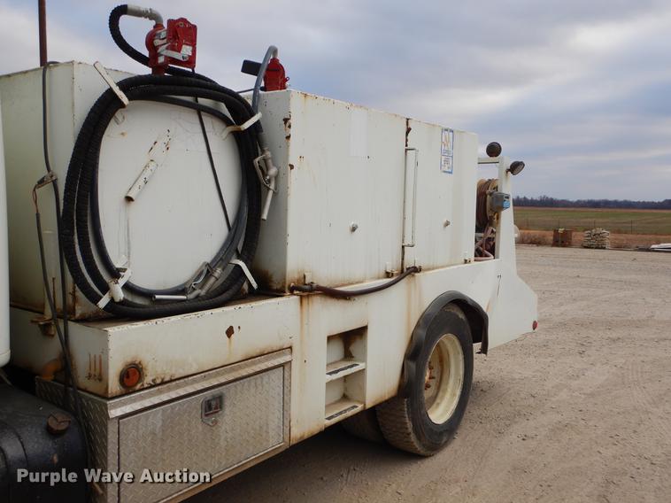 image for item ER9339 1984 International 2374 service truck