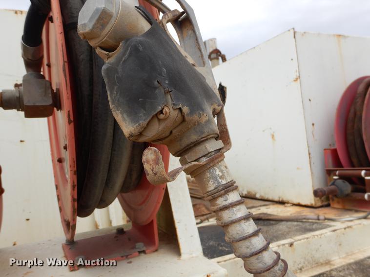 image for item ER9339 1984 International 2374 service truck