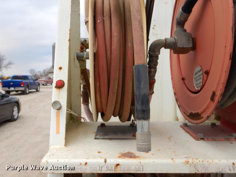 image for item ER9339 1984 International 2374 service truck