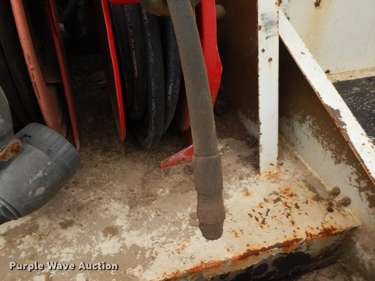 image for item ER9339 1984 International 2374 service truck