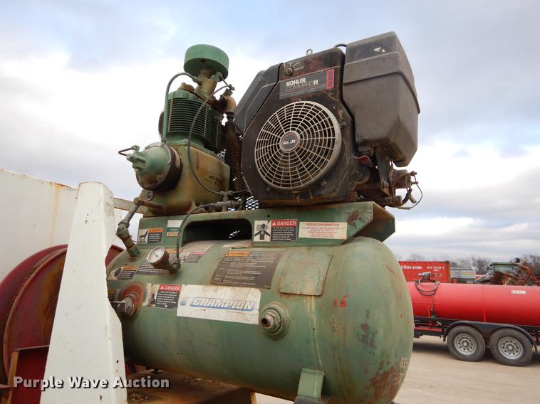 image for item ER9339 1984 International 2374 service truck