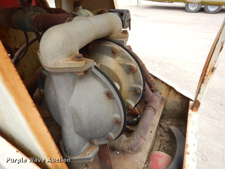 image for item ER9339 1984 International 2374 service truck