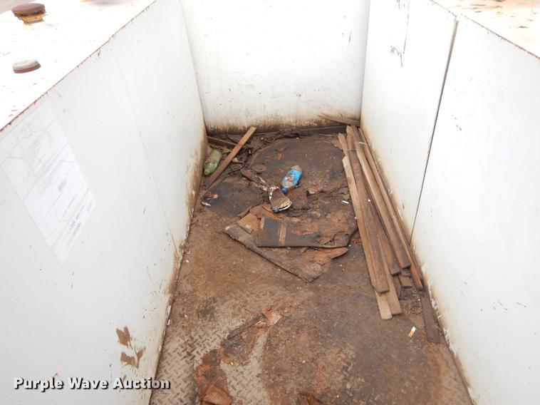 image for item ER9339 1984 International 2374 service truck