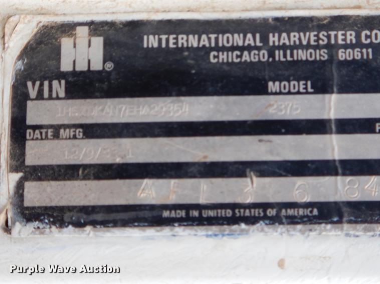 image for item ER9339 1984 International 2374 service truck