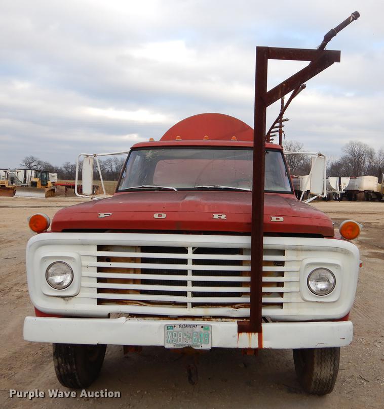 image for item ER9340 1972 Ford tank truck
