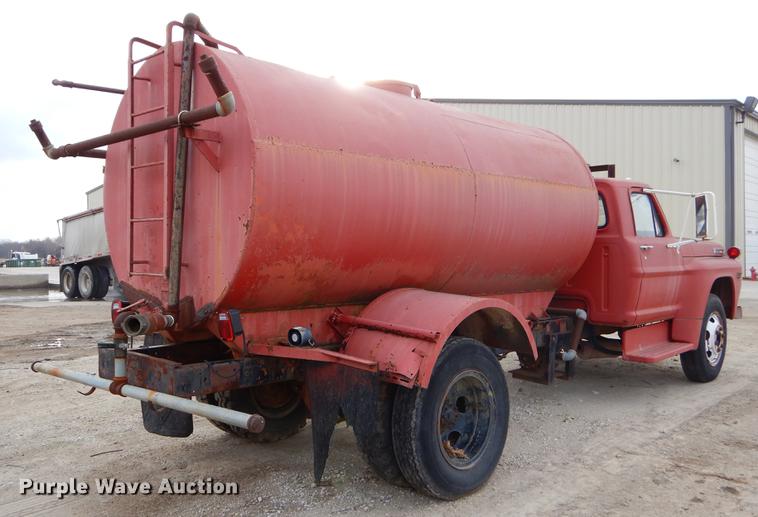 image for item ER9340 1972 Ford tank truck
