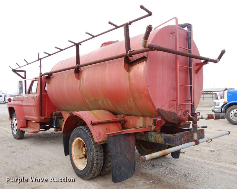 image for item ER9340 1972 Ford tank truck