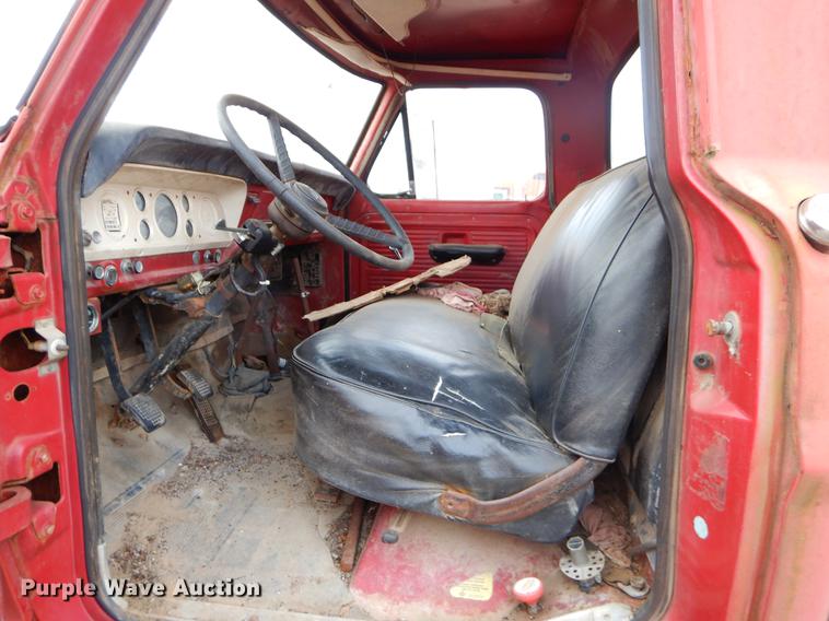 image for item ER9340 1972 Ford tank truck