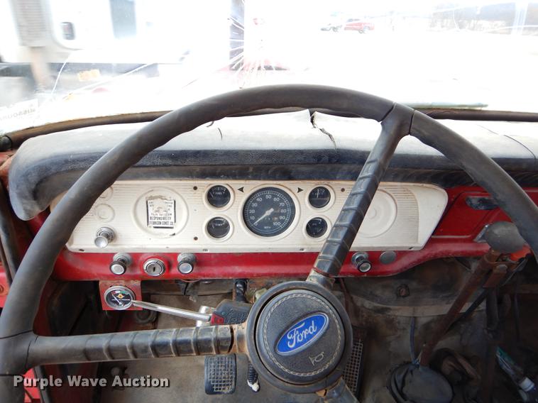 image for item ER9340 1972 Ford tank truck