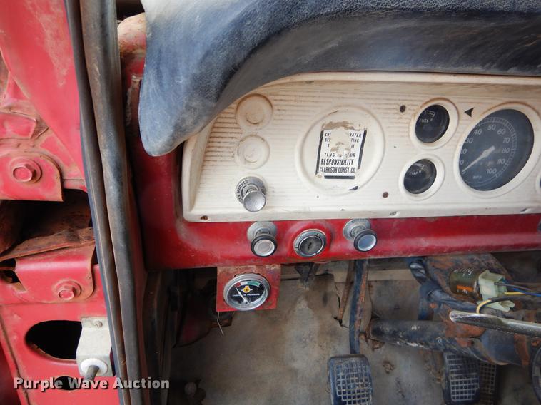 image for item ER9340 1972 Ford tank truck