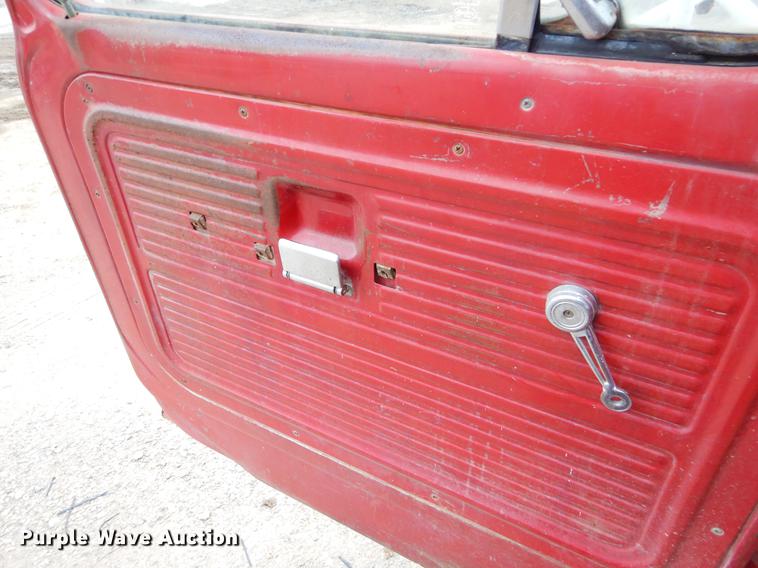 image for item ER9340 1972 Ford tank truck