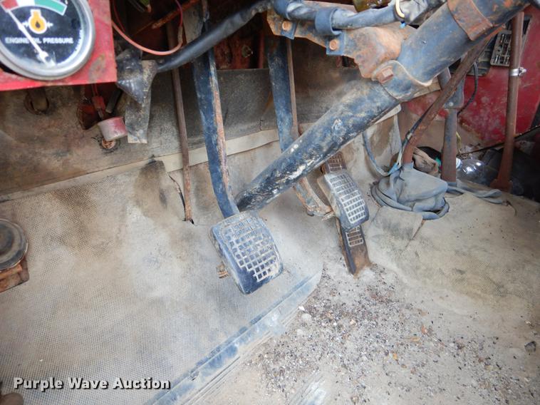 image for item ER9340 1972 Ford tank truck