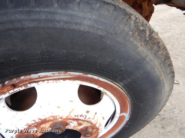 image for item ER9340 1972 Ford tank truck