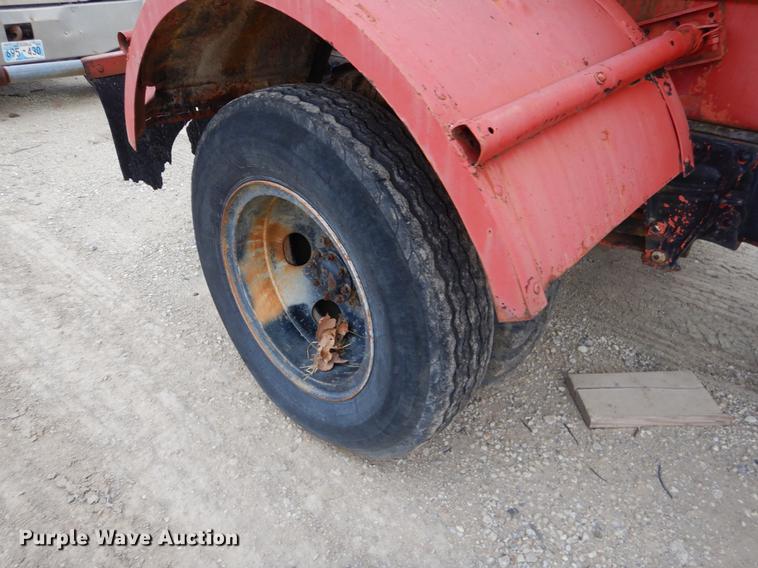 image for item ER9340 1972 Ford tank truck