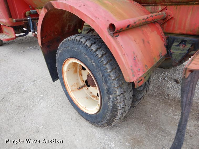 image for item ER9340 1972 Ford tank truck