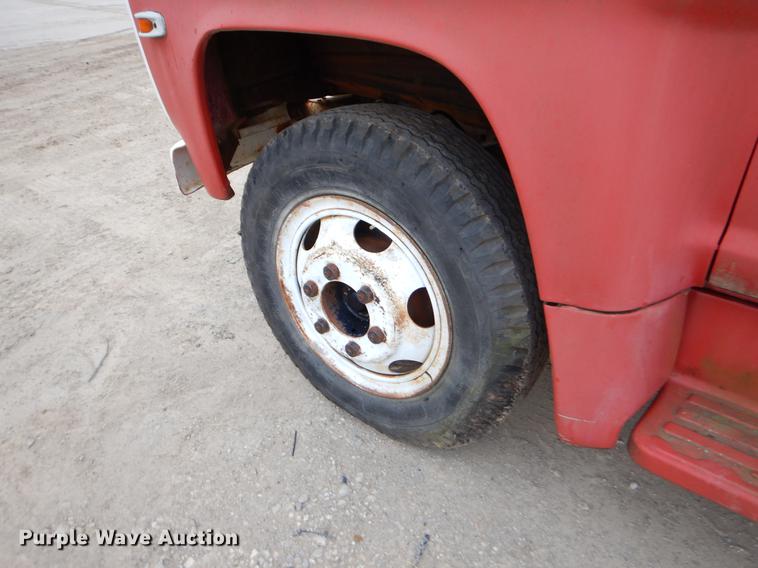 image for item ER9340 1972 Ford tank truck