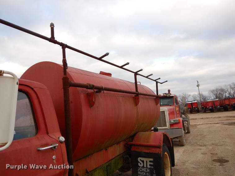 image for item ER9340 1972 Ford tank truck