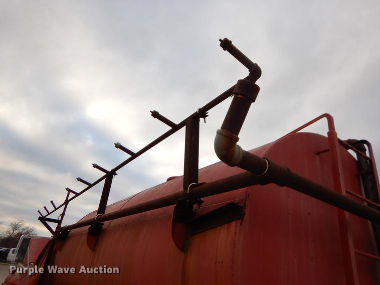 image for item ER9340 1972 Ford tank truck