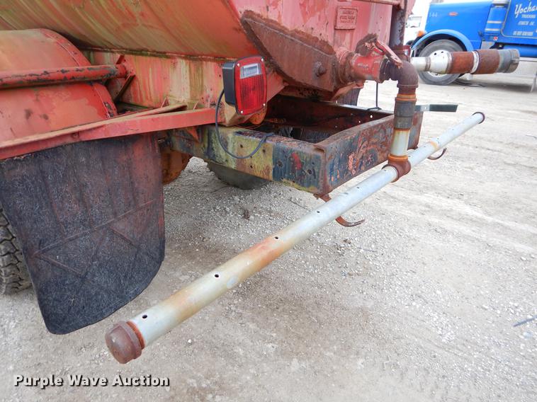 image for item ER9340 1972 Ford tank truck