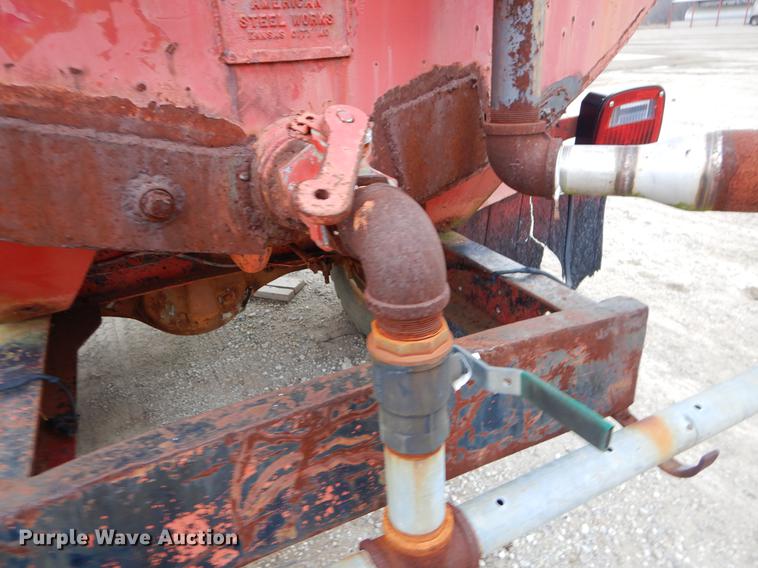 image for item ER9340 1972 Ford tank truck